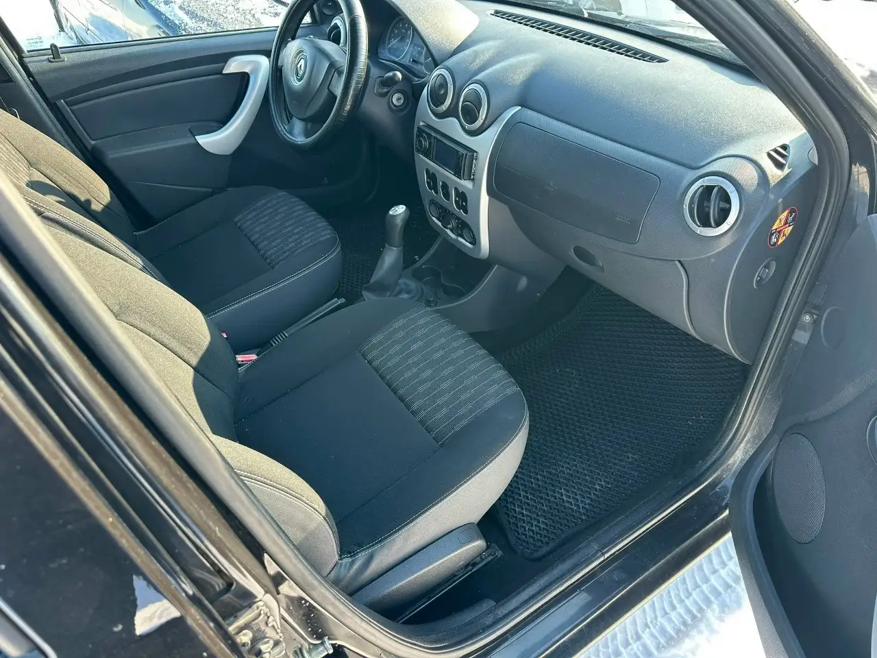 Продам Рено Логан 1 Рестайлинг 2011 года - Авто в Ярославль