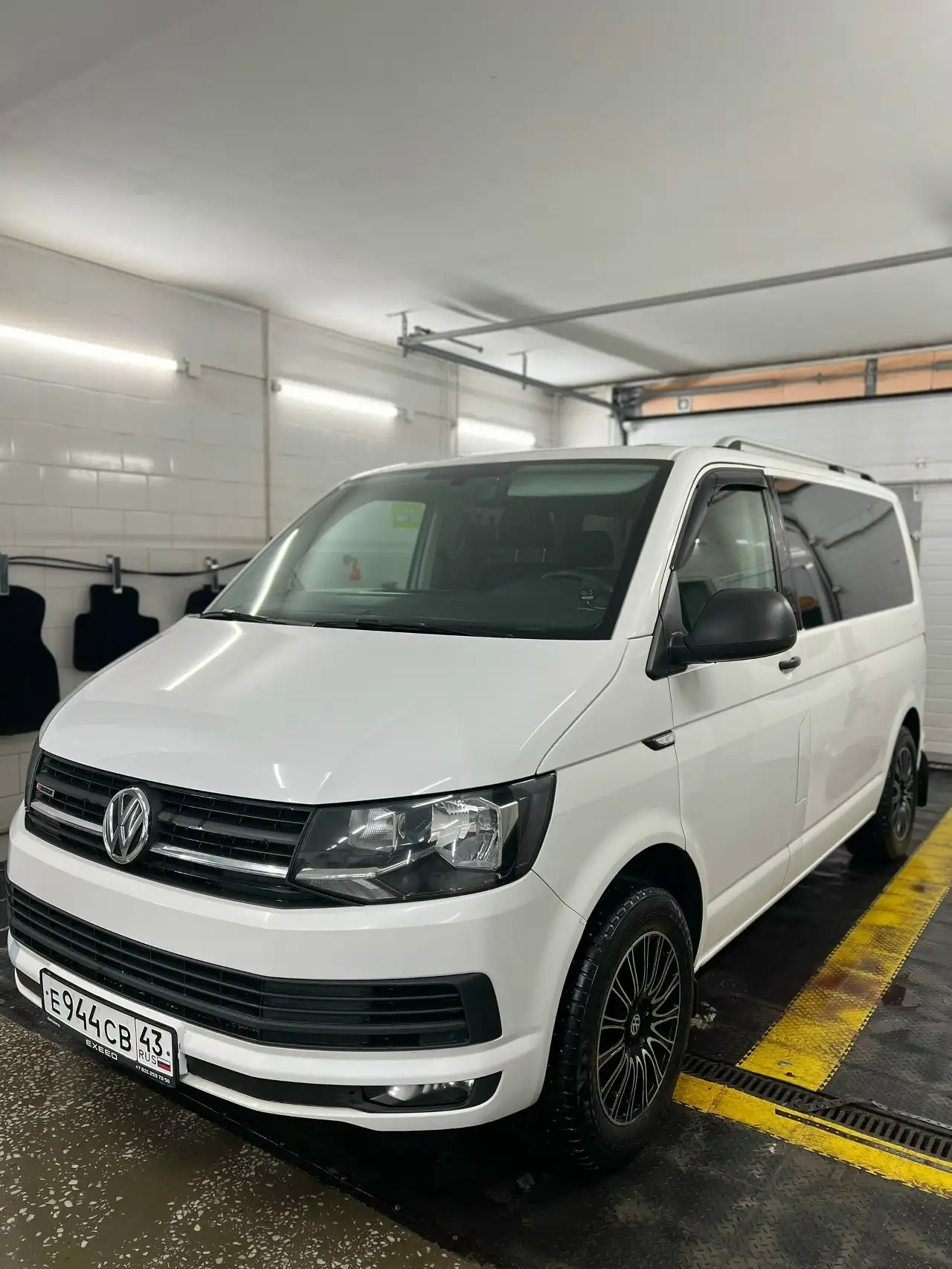 VOLKSWAGEN CARAVELLE 2016 года - Авто в Киров
