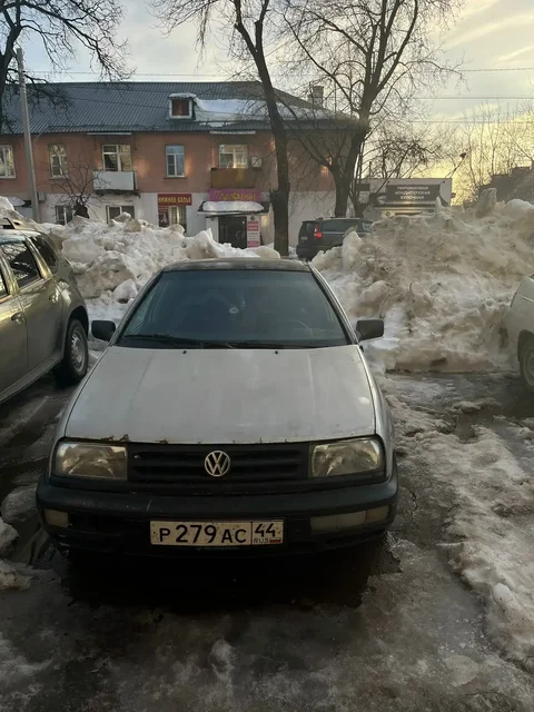 Volkswagen Vento 1995 года в Нерехте - Авто в Нерехта