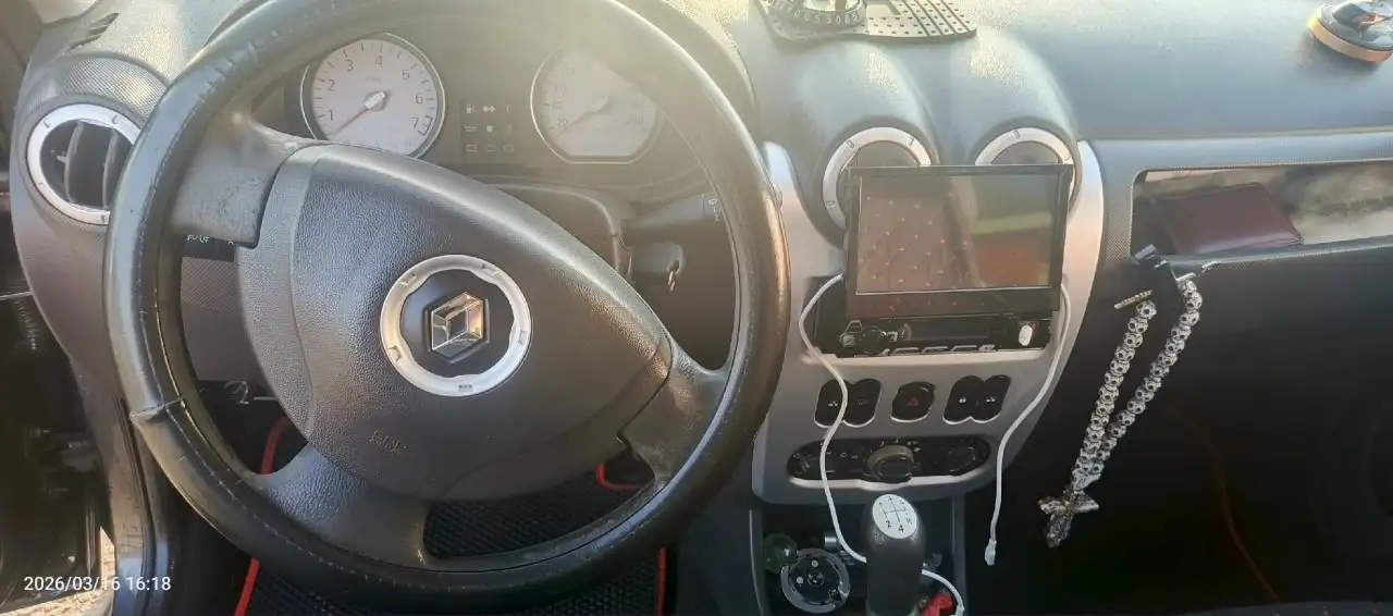 Продажа автомобиля Рено Логан 2010 года выпуска - Авто в Шарья