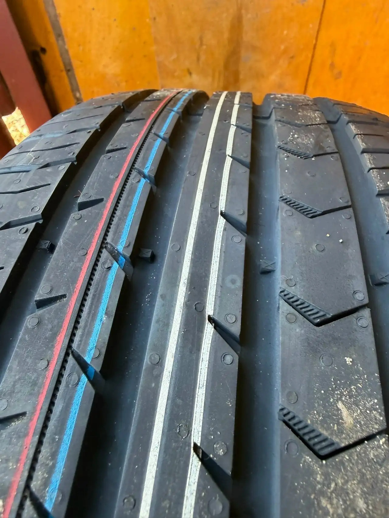 Продам комплект шин Gislaved Premium Control 215/55 R17 - Шины и диски (Авто) в Ярославль