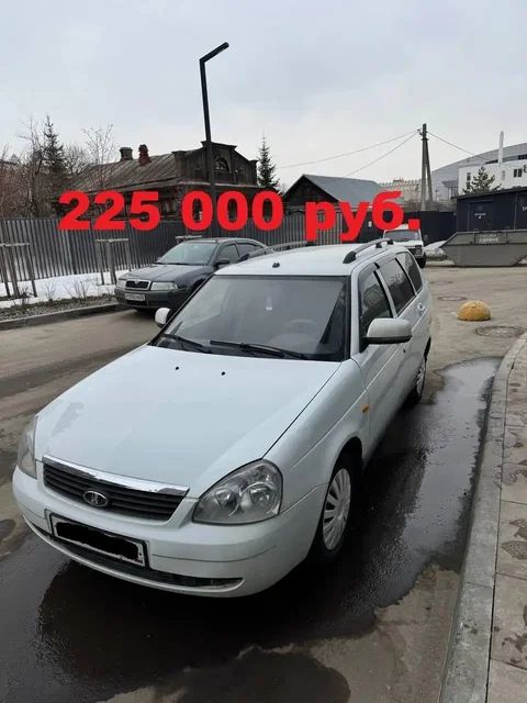 Lada Priora 2011 года в хорошем состоянии - Мотоциклы в Ярославль