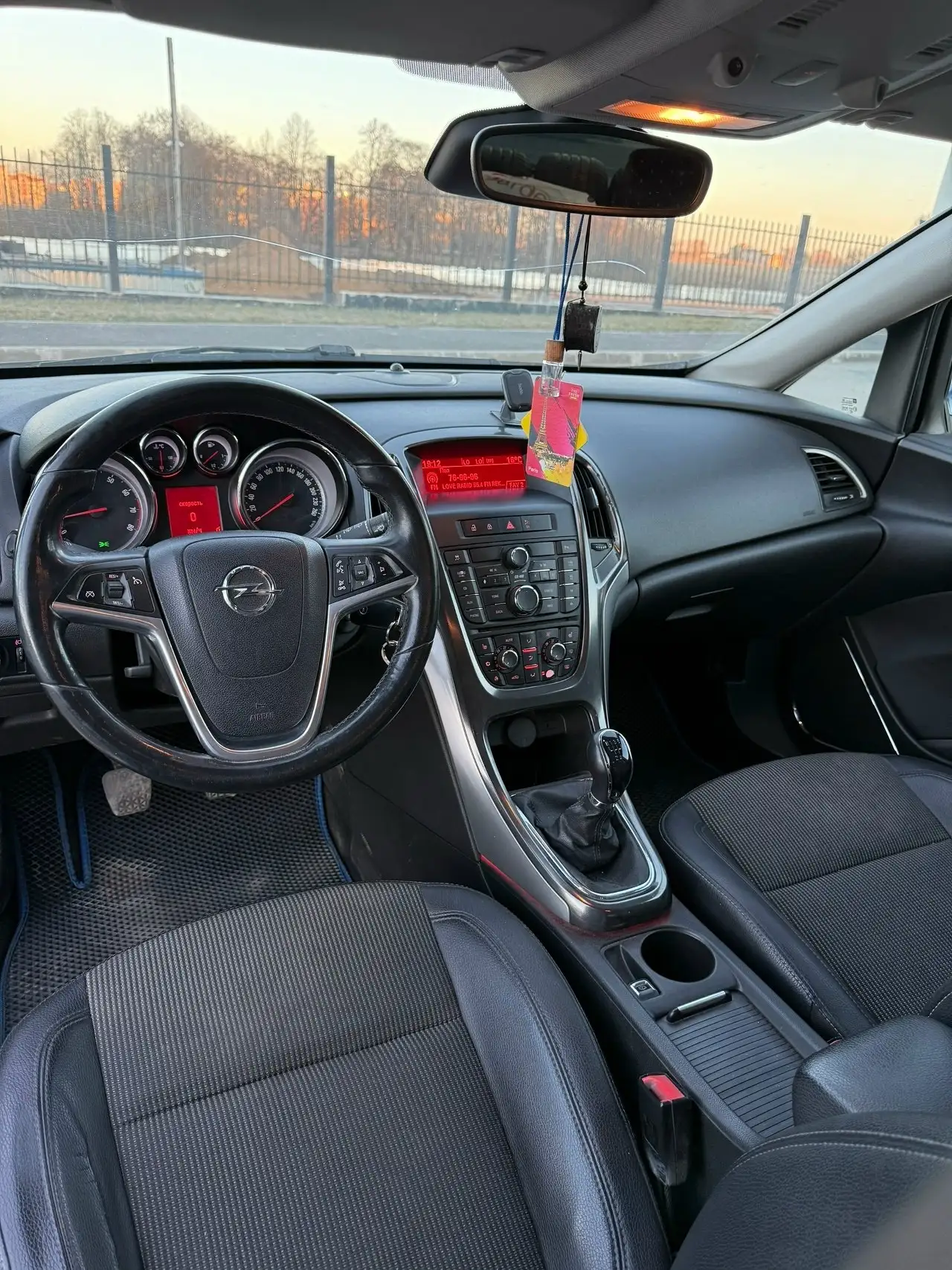 Продам Опель Астра 2010 года - Авто в Вологда