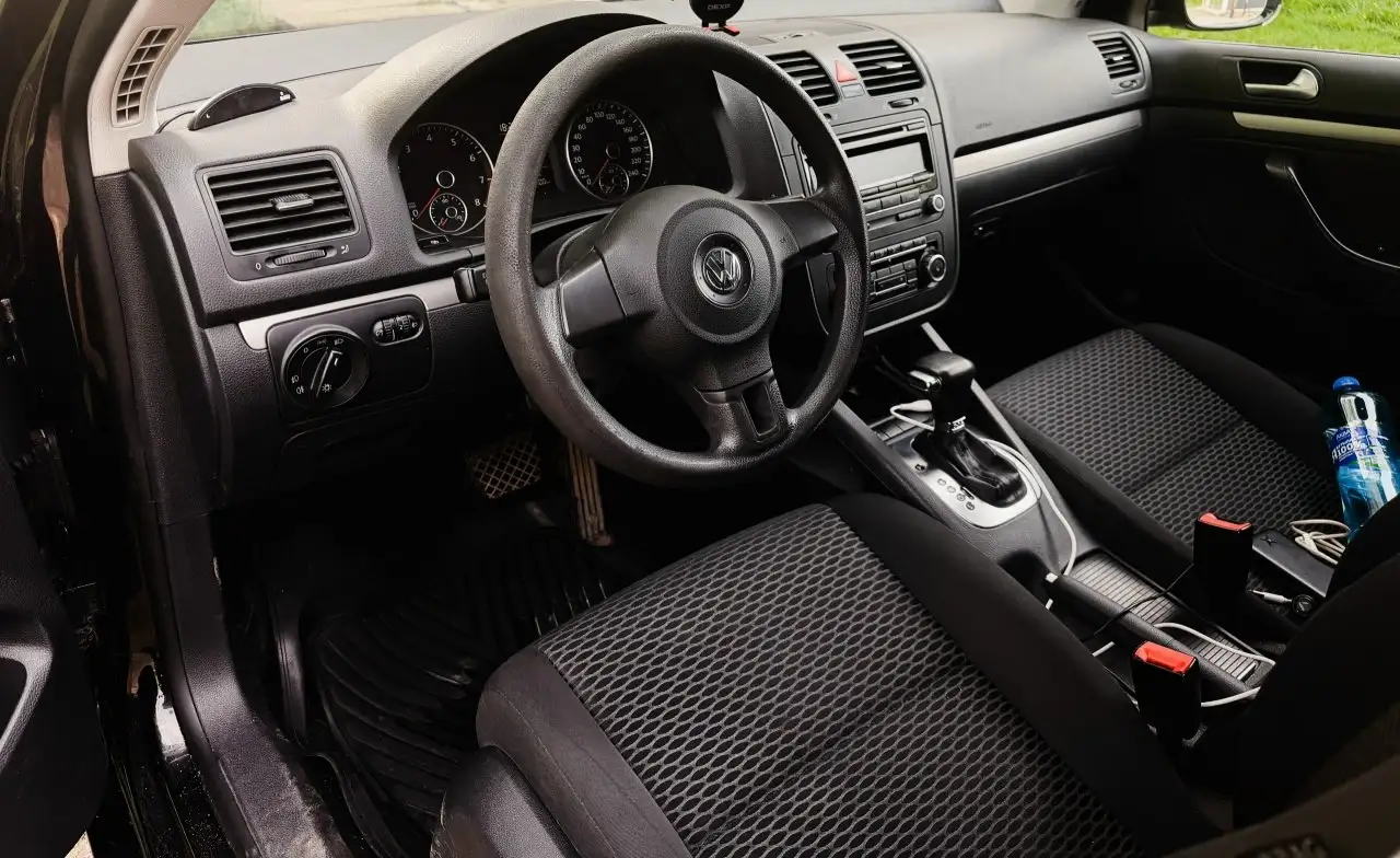 Volkswagen Jetta 2010 - Легковые автомобили (Авто) в Иваново