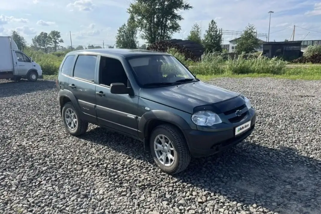 Автомобиль 2011 года с дисками и резиной - Автомобили (Авто) в Ярославль