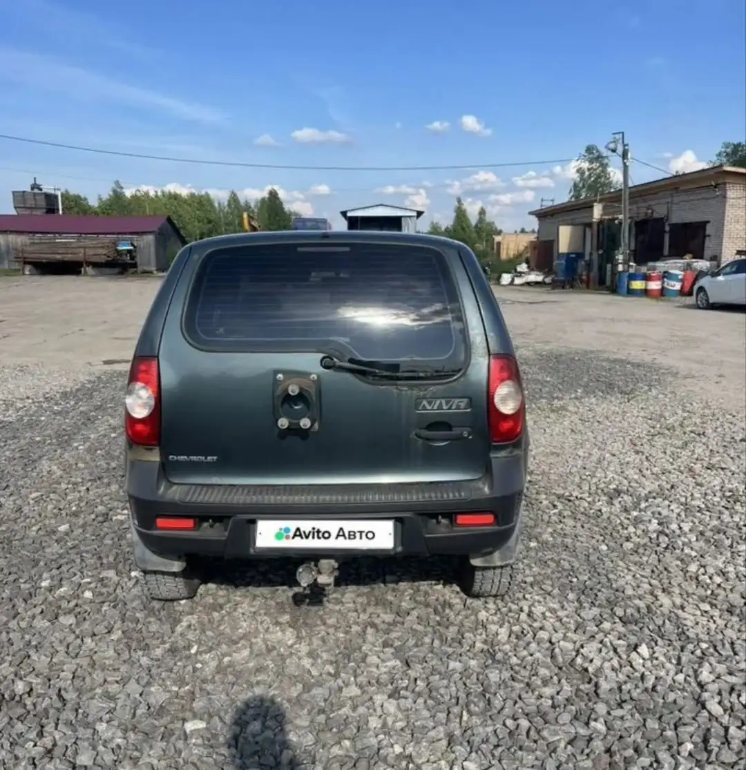 Автомобиль 2011 года с дисками и резиной - Автомобили (Авто) в Ярославль