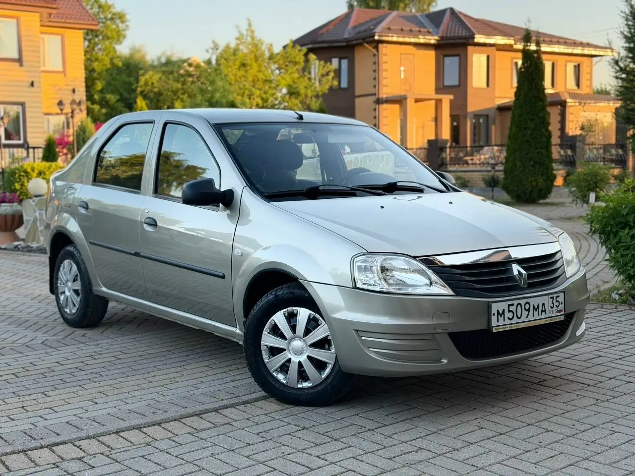 Renault Logan 2012 с кондиционером - Легковые автомобили (Авто) в Вологда