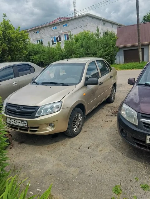 Lada Гранта 2013 - Mercedes C-Class в Ярославль
