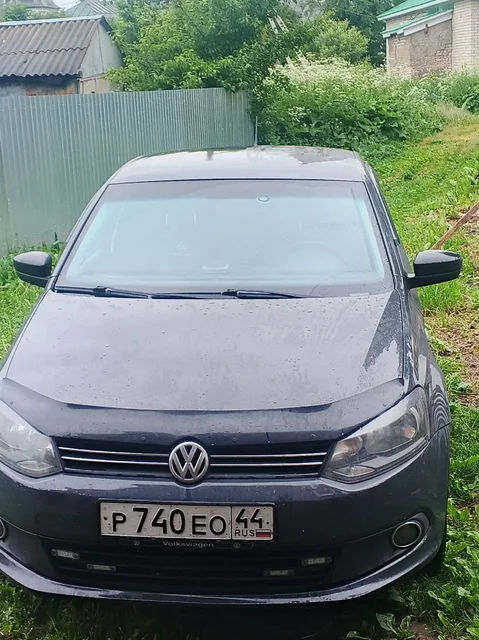 Volkswagen Polo Sedan 2013 - Mercedes C-Class в Ярославль