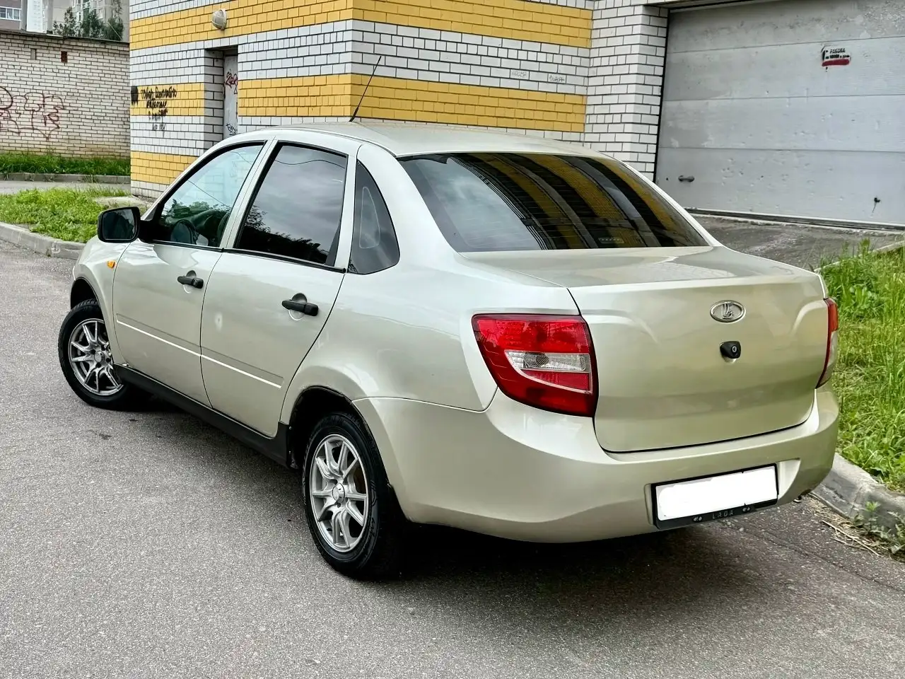 Лада Гранта 2013 - Легковые автомобили (Авто) в Владимир