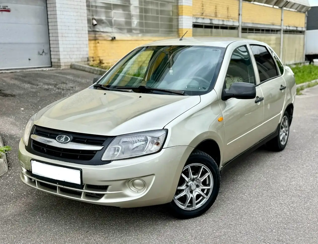 Лада Гранта 2013 - Легковые автомобили (Авто) в Владимир