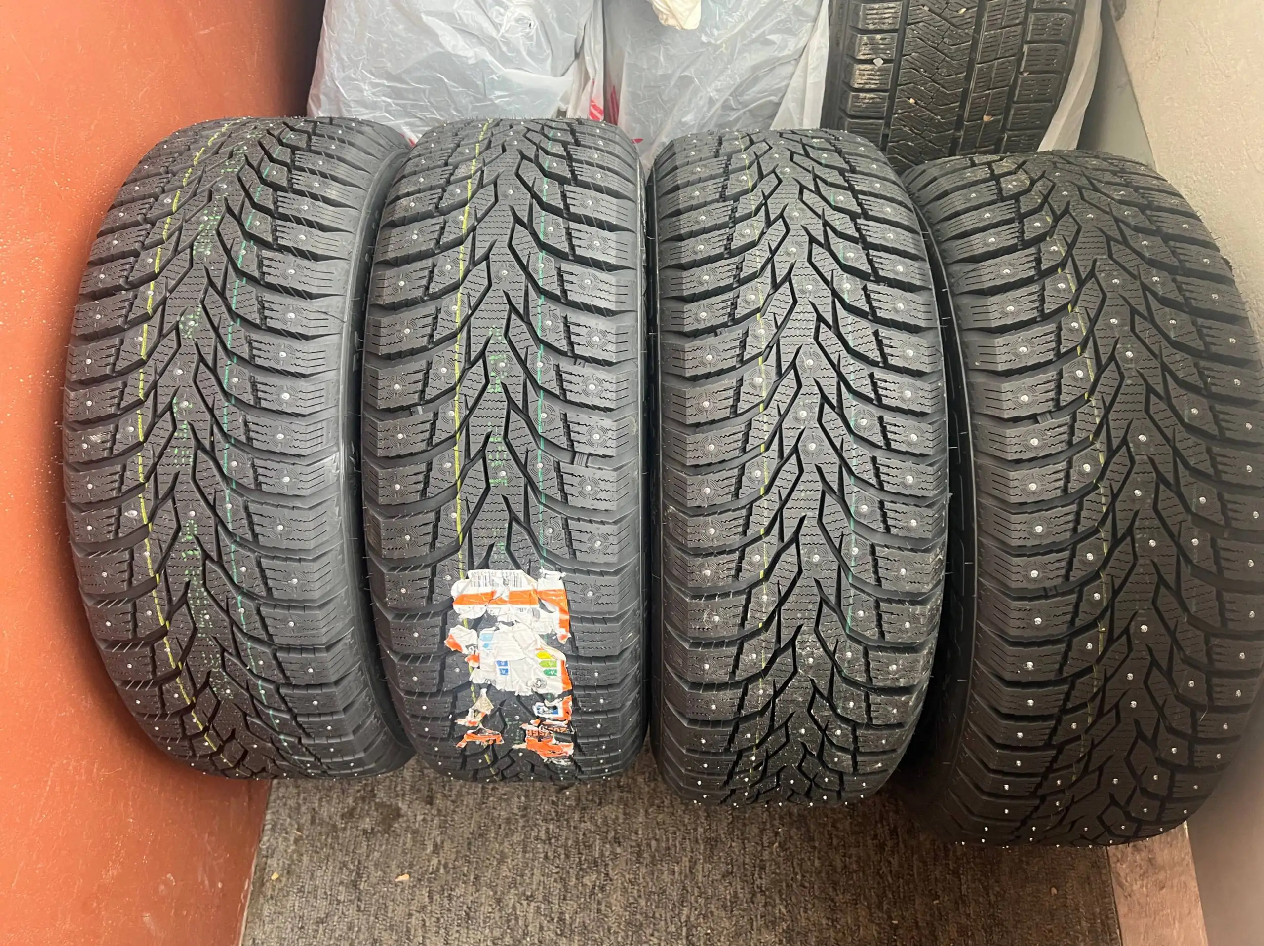 Продам комплект новой резины Tracmax X-Privile S500 - Шины и диски (Авто) в Иркутск