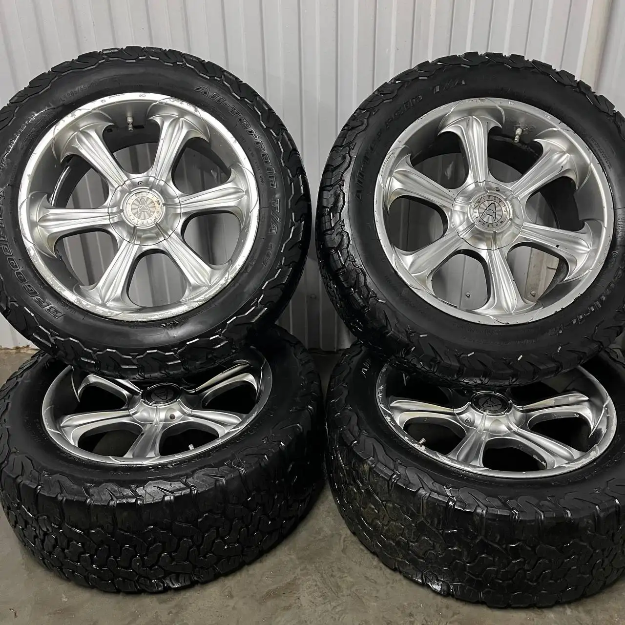 Шина 285/55/20R 6*139.7 - Шины и диски (Авто) в Иркутск