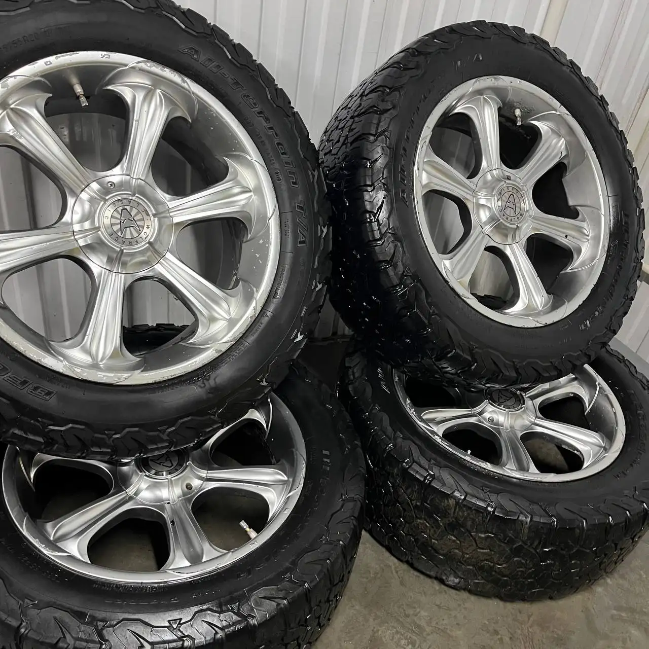Шина 285/55/20R 6*139.7 - Шины и диски (Авто) в Иркутск