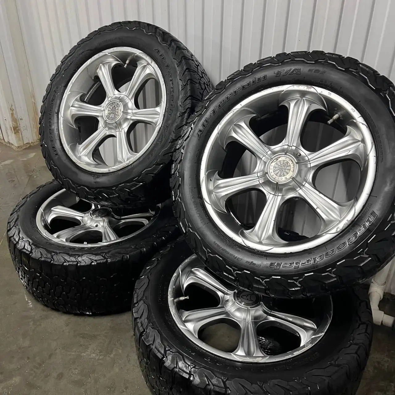 Шина 285/55/20R 6*139.7 - Шины и диски (Авто) в Иркутск