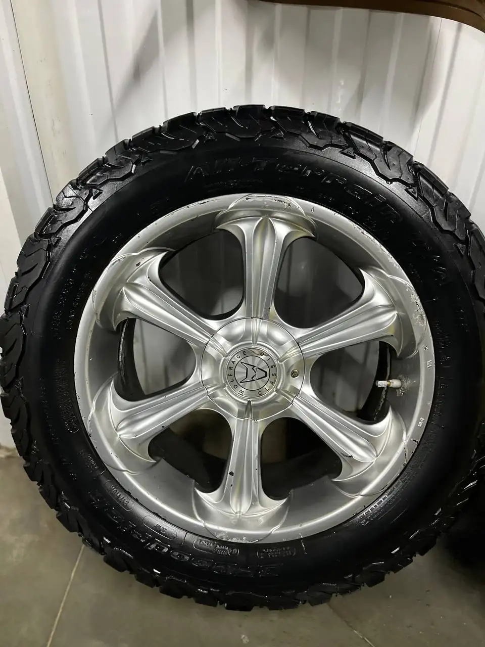 Шина 285/55/20R 6*139.7 - Шины и диски (Авто) в Иркутск