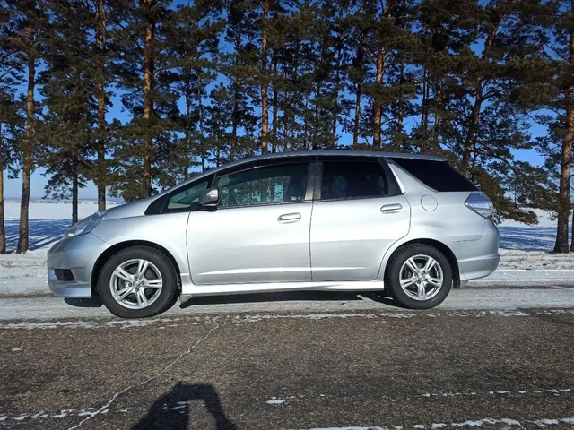 Продажа Honda Fit Shuttle 2011 года 1.3 гибрид - Авто в Иркутск