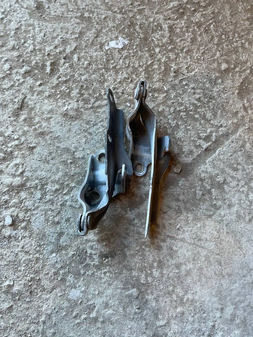 Петли капота Chevrolet Cruze - Запчасти (Авто) в Иркутск