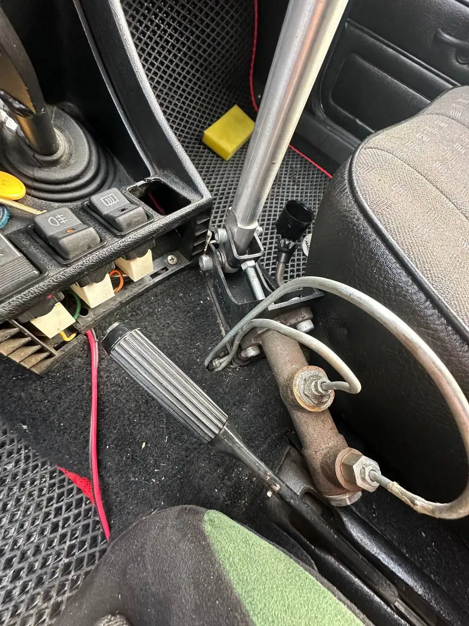 Продам спортивные автозапчасти: сиденье, руль, гидроручник, ручка МКПП - Автомобильные запчасти (Запчасти) в Иркутск