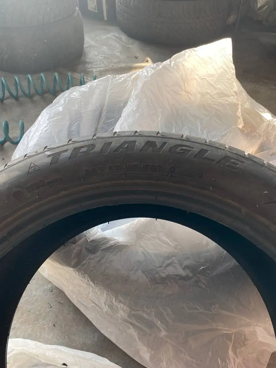 Шина 235/45R18 б/у с остатком протектора 2024 года - Шины и диски (Авто) в Иркутск