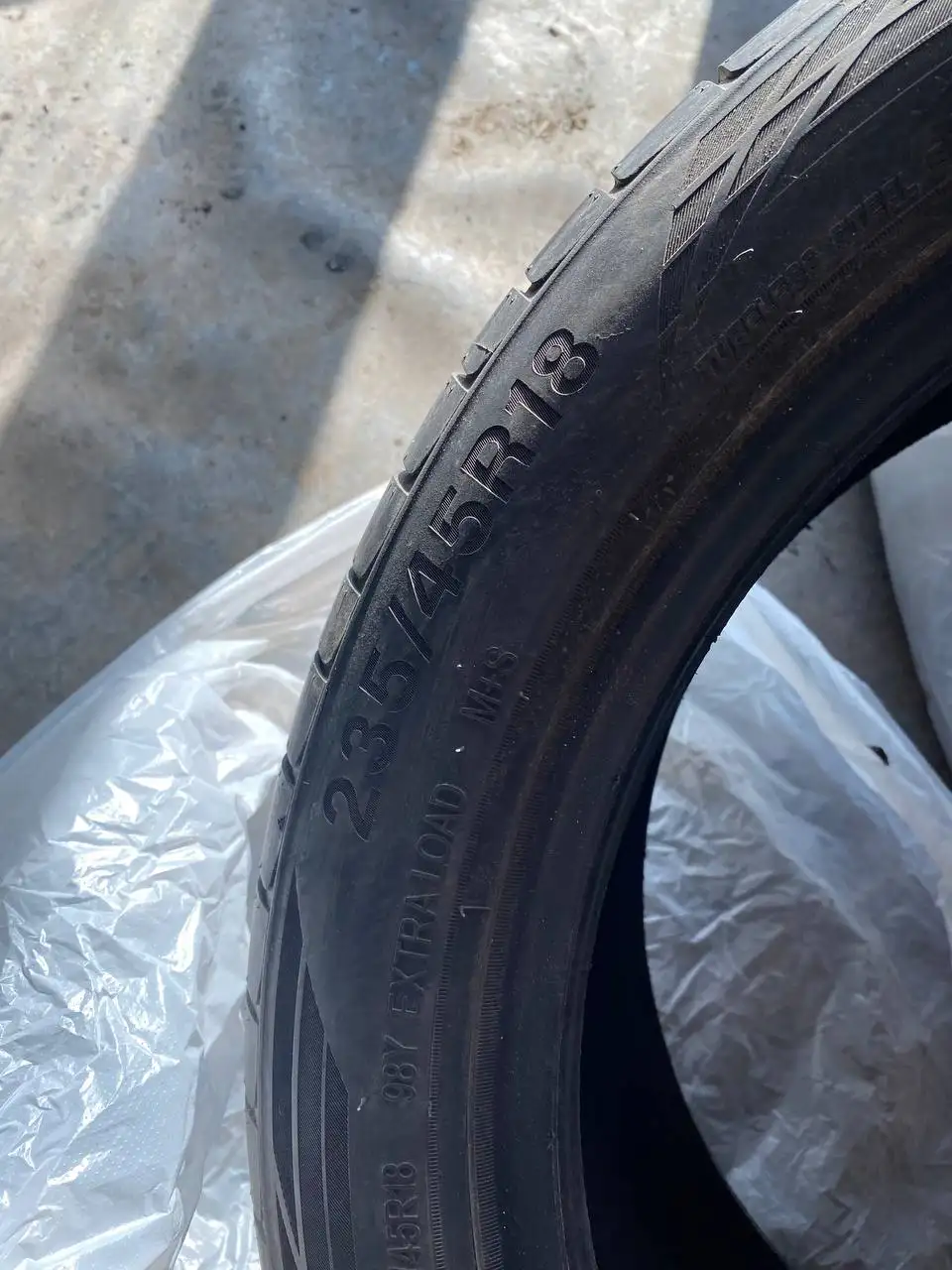 Шина 235/45R18 б/у с остатком протектора 2024 года - Шины и диски (Авто) в Иркутск