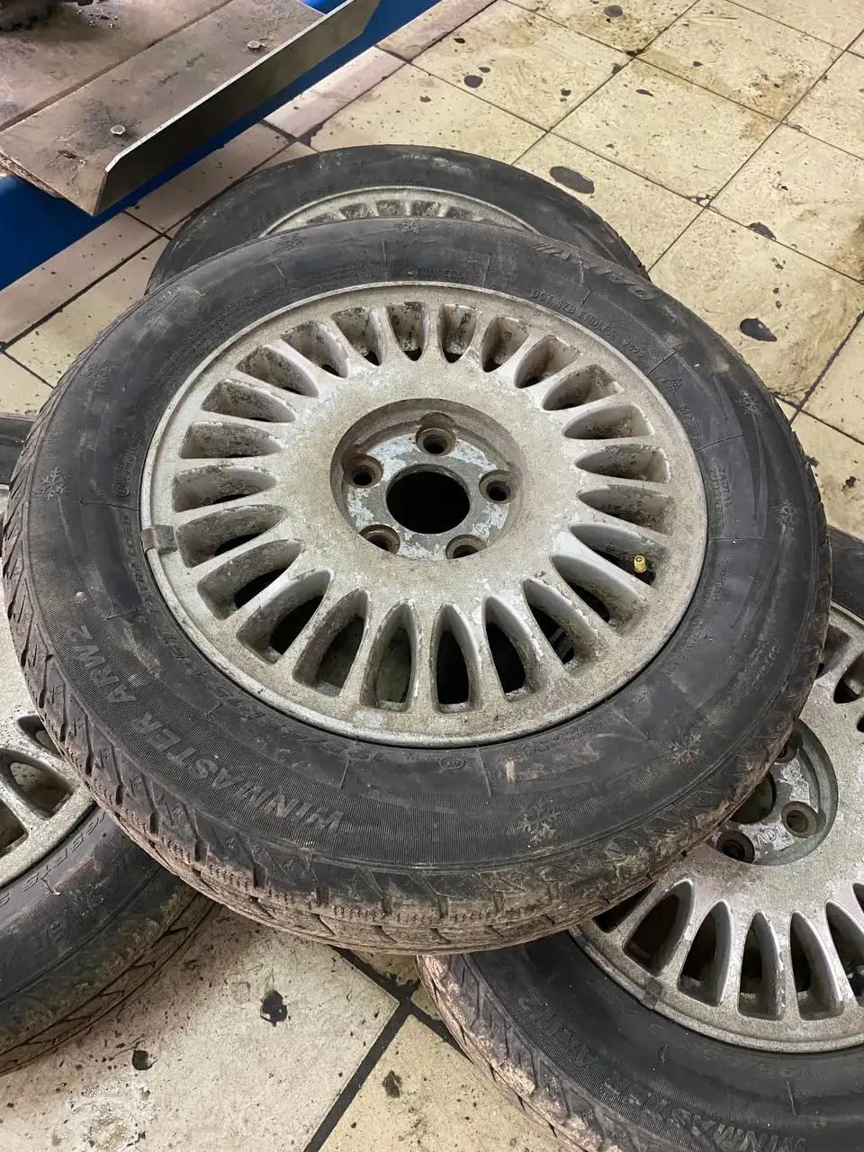 Продажа дисков R15 с резиной - Запчасти (Авто) в Иркутск