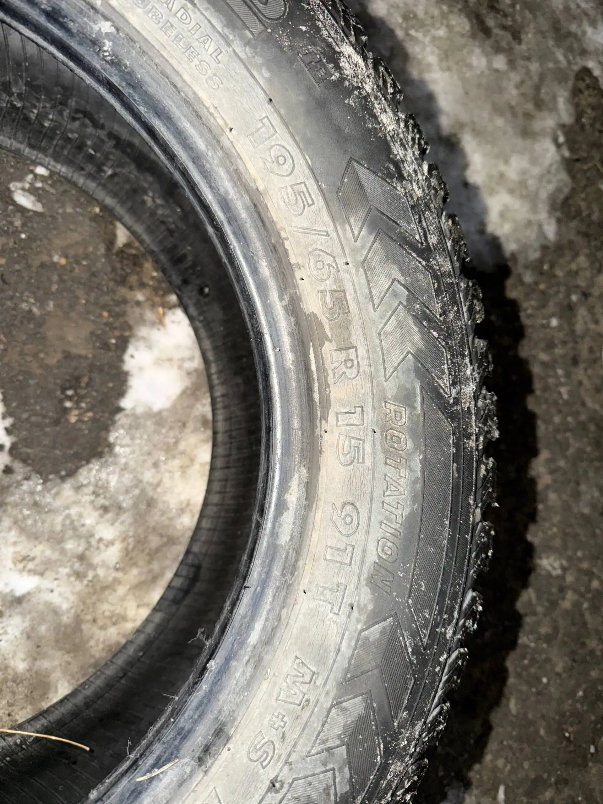 Продажа двух б/у баллонов резины Nokian Hakkapeliitta 2 и Таганка - Шины и диски (Авто) в Иркутск