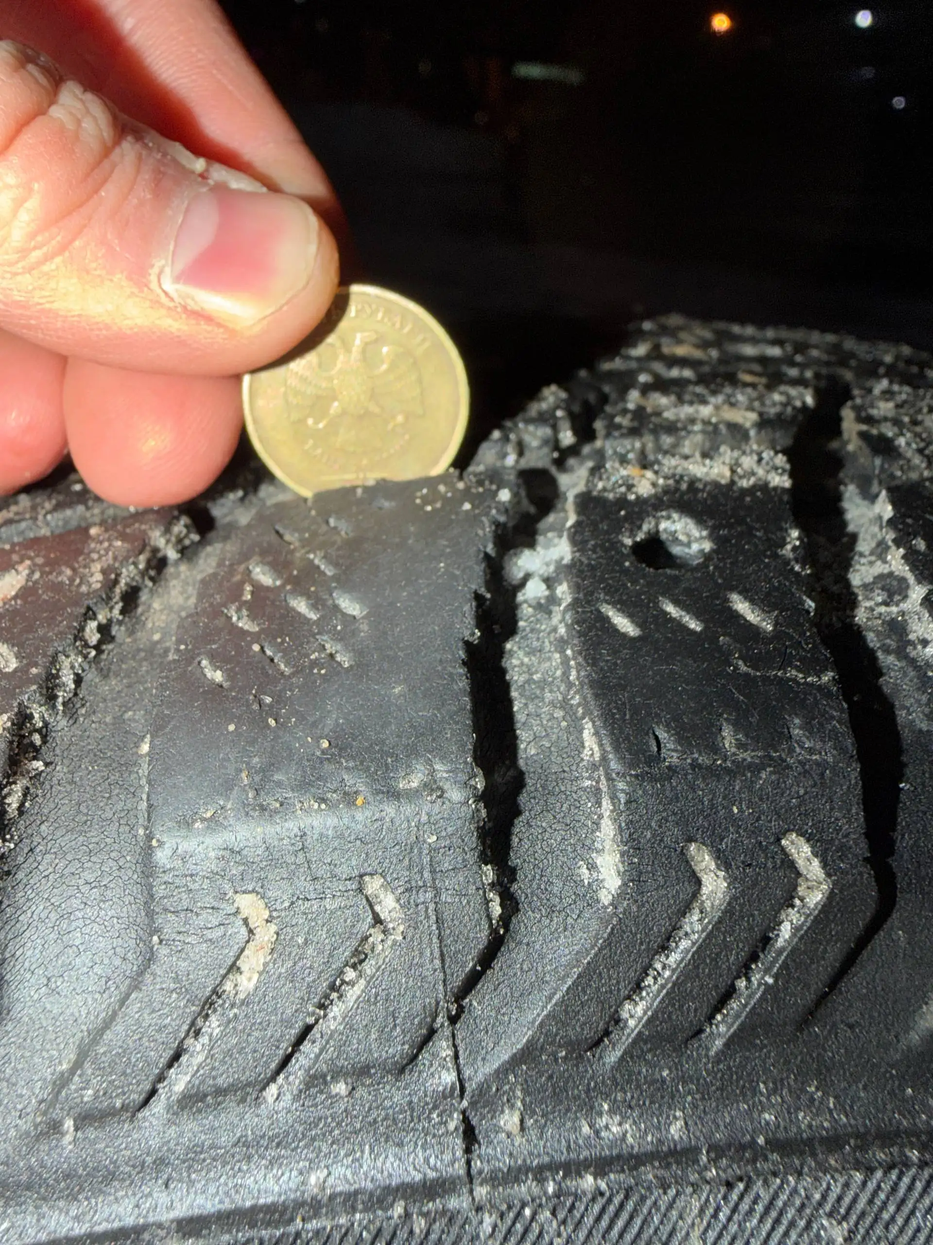 Продажа двух б/у баллонов резины Nokian Hakkapeliitta 2 и Таганка - Шины и диски (Авто) в Иркутск