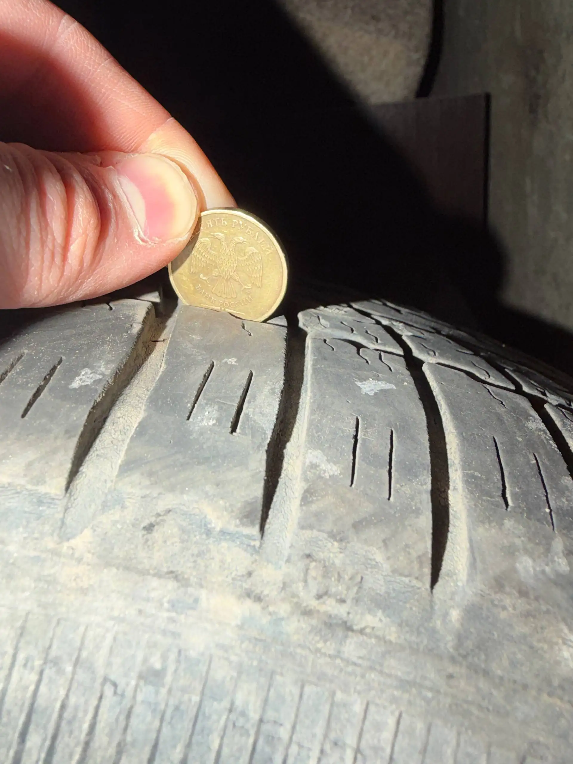 Продажа двух б/у баллонов резины Nokian Hakkapeliitta 2 и Таганка - Шины и диски (Авто) в Иркутск