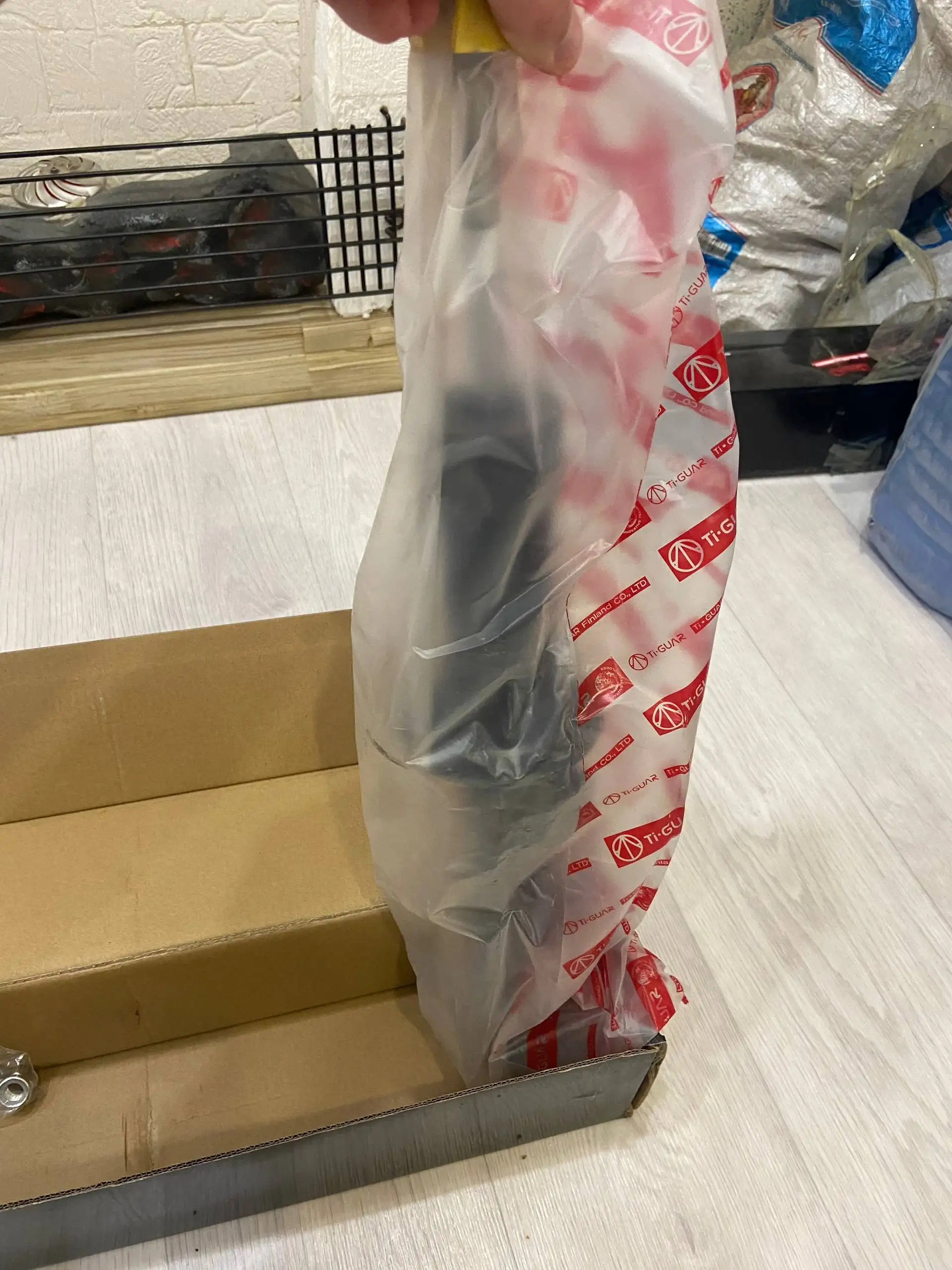 Стойки KIA SORENTO 02 передние - Автозапчасти (Запчасти) в Иркутск