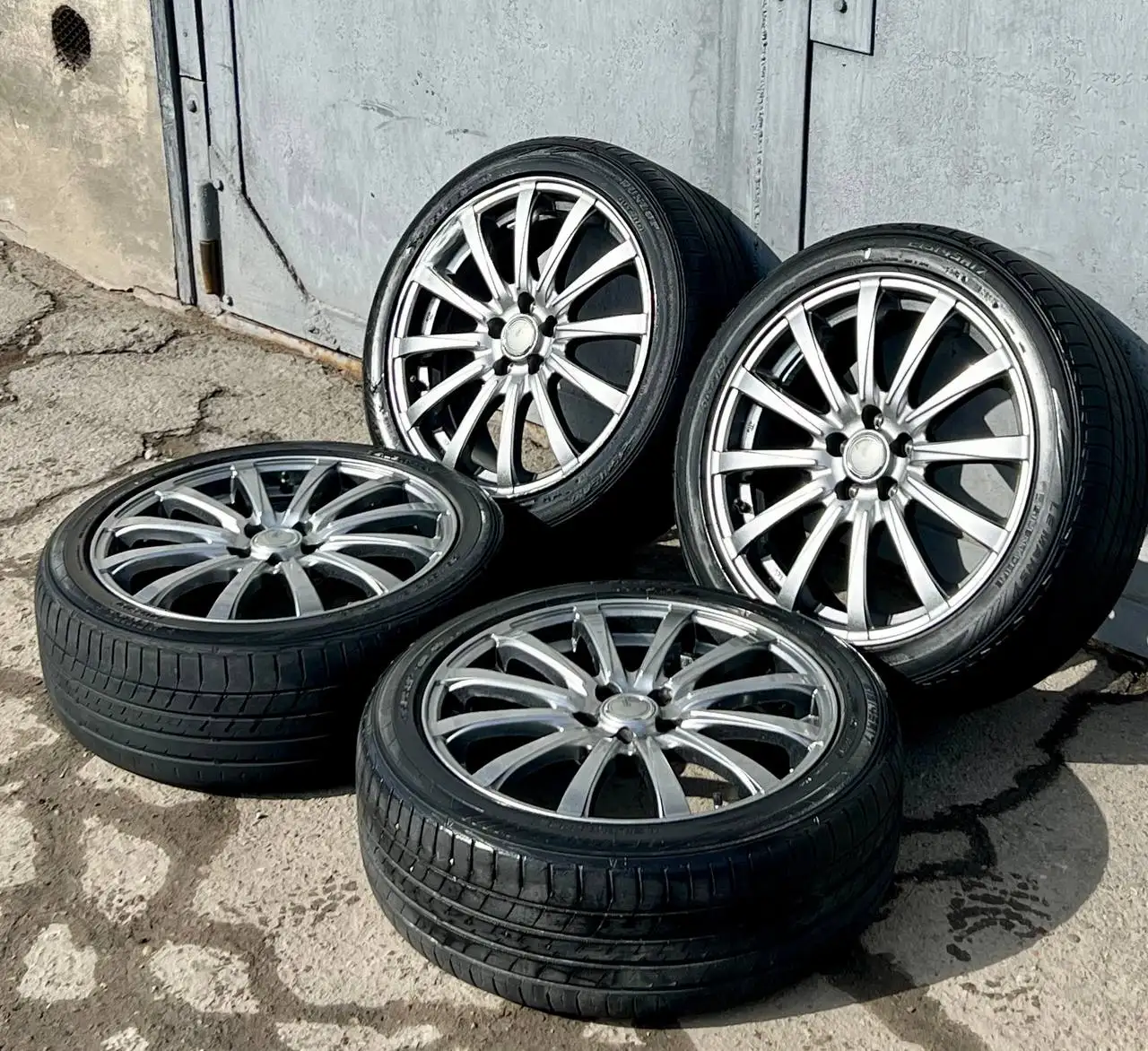 Продам комплект колес R17 на летней резине Dunlop 215/45/17 - Запчасти (Авто) в Иркутск