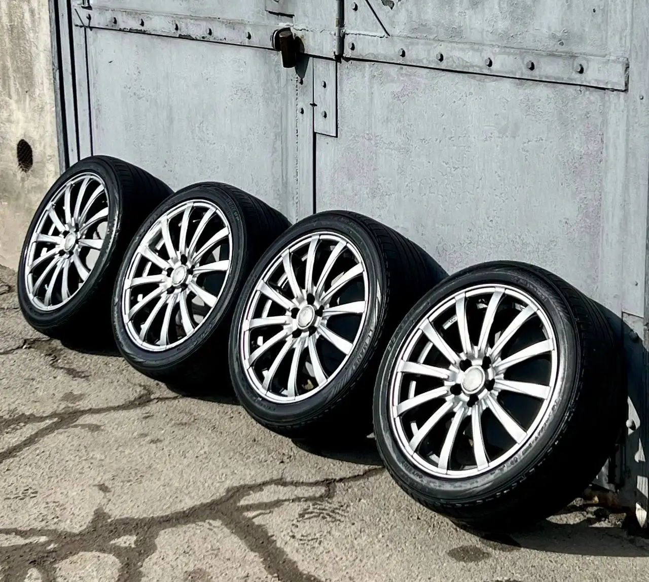 Продам комплект колес R17 на летней резине Dunlop 215/45/17 - Запчасти (Авто) в Иркутск