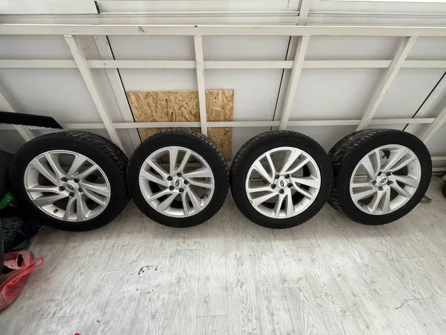 Продажа 2 комплектов зимних колес R18 - Пикапы в Иркутск