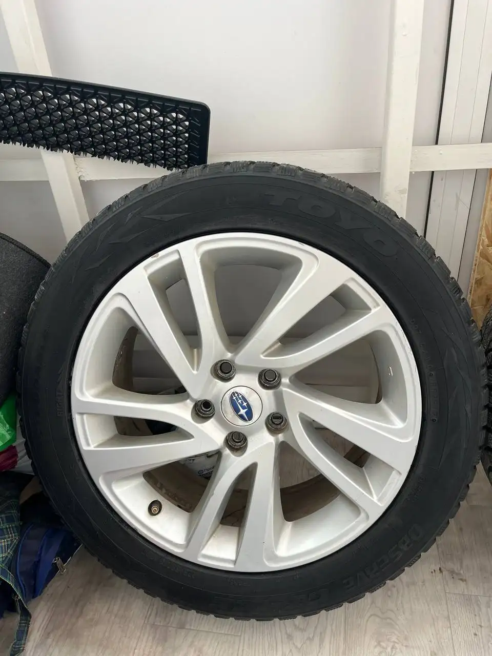 Продажа 2 комплектов зимних колес R18 - Шины и диски (Авто) в Иркутск