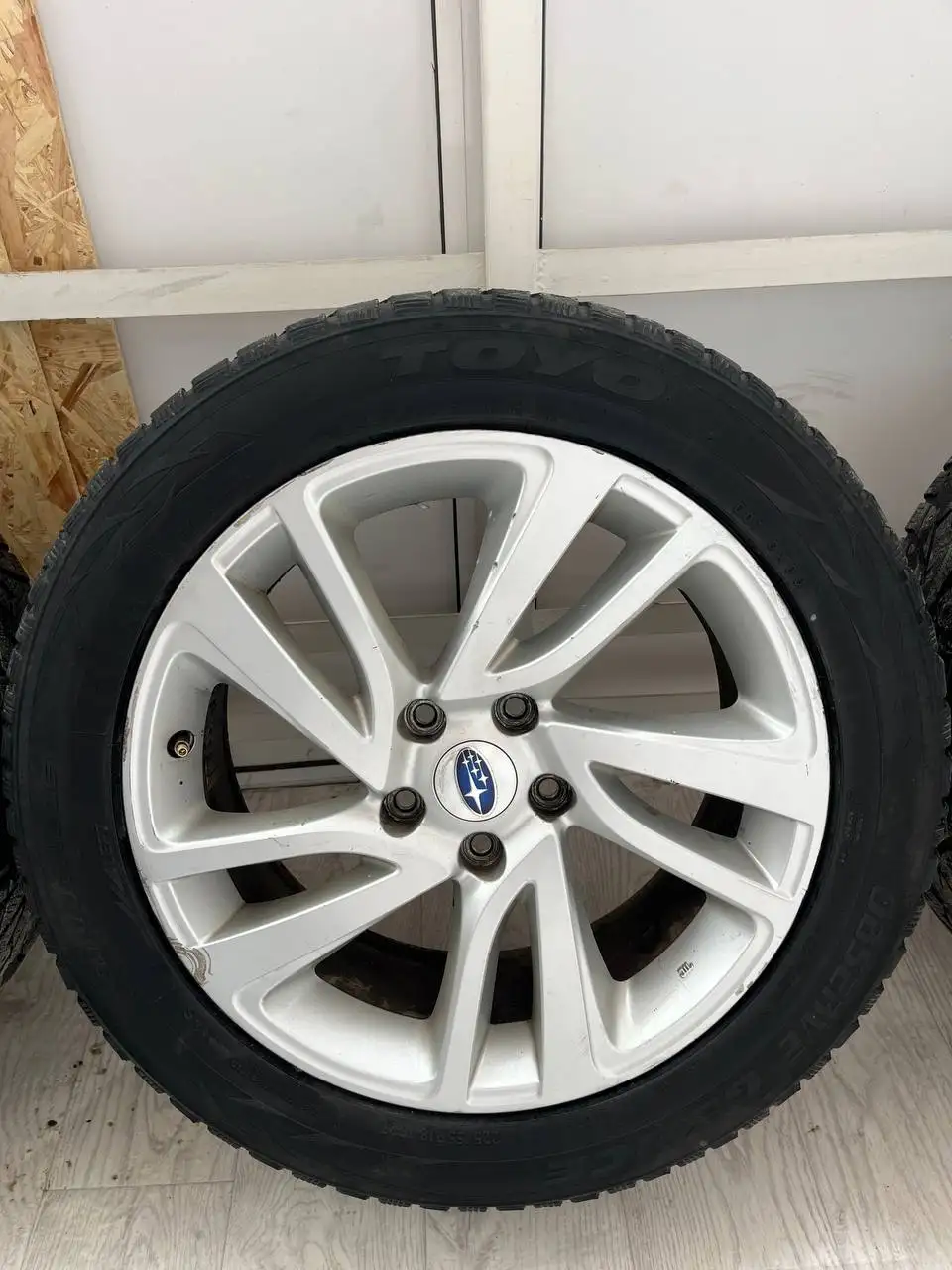 Продажа 2 комплектов зимних колес R18 - Шины и диски (Авто) в Иркутск