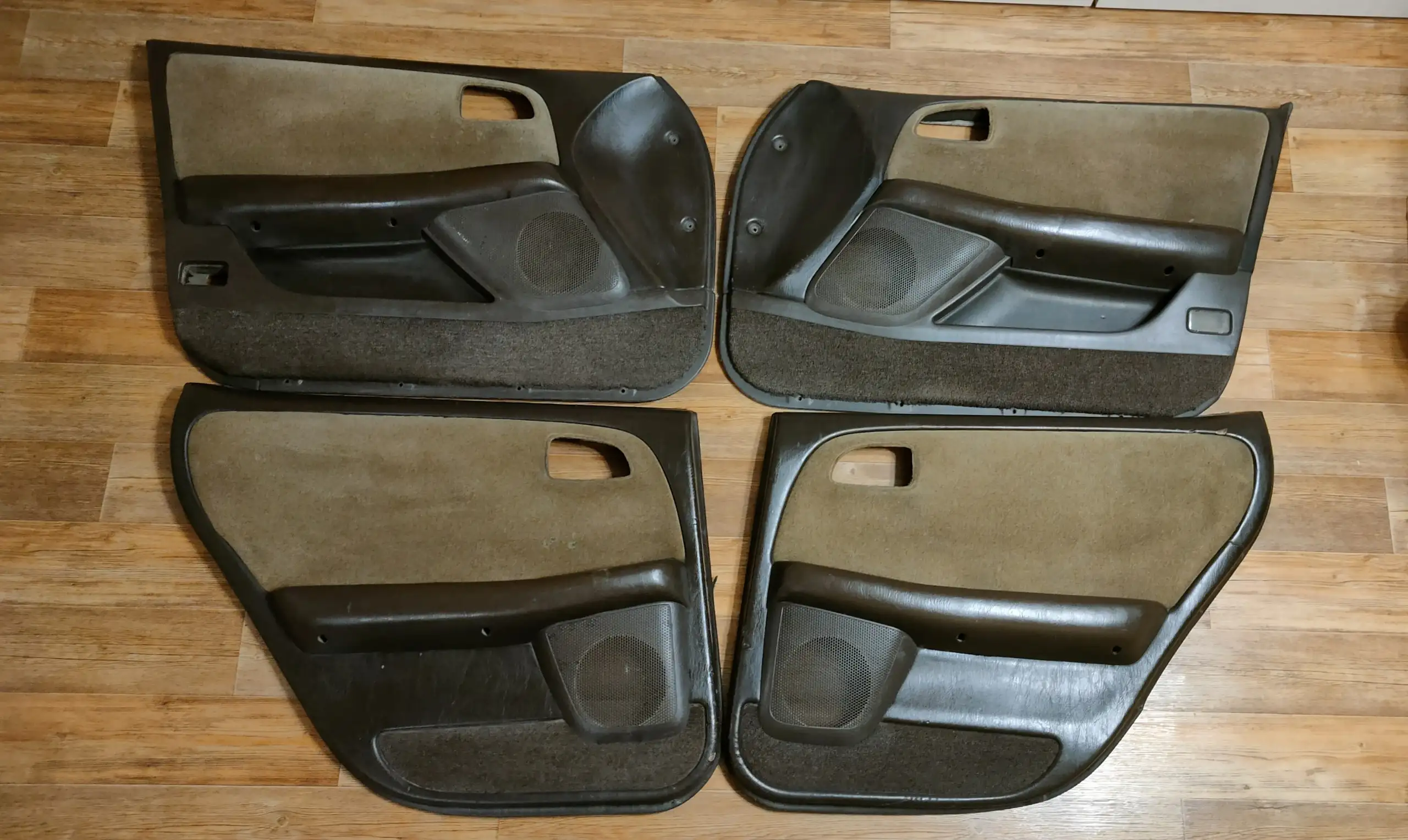 Продажа дверных карт Toyota Cresta 90 - Автозапчасти (Запчасти) в Иркутск