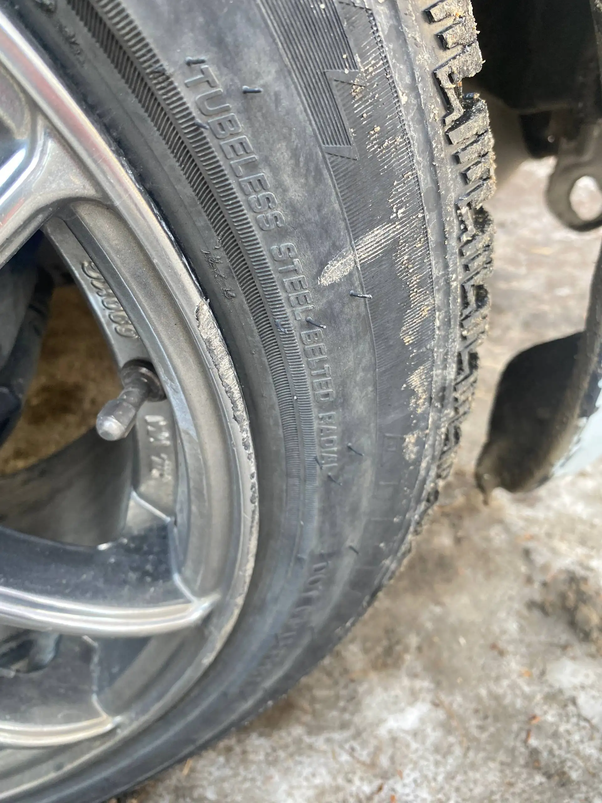 Продам диски 17" с зимней резиной Triang 215/50 - Шины и диски (Авто) в Иркутск