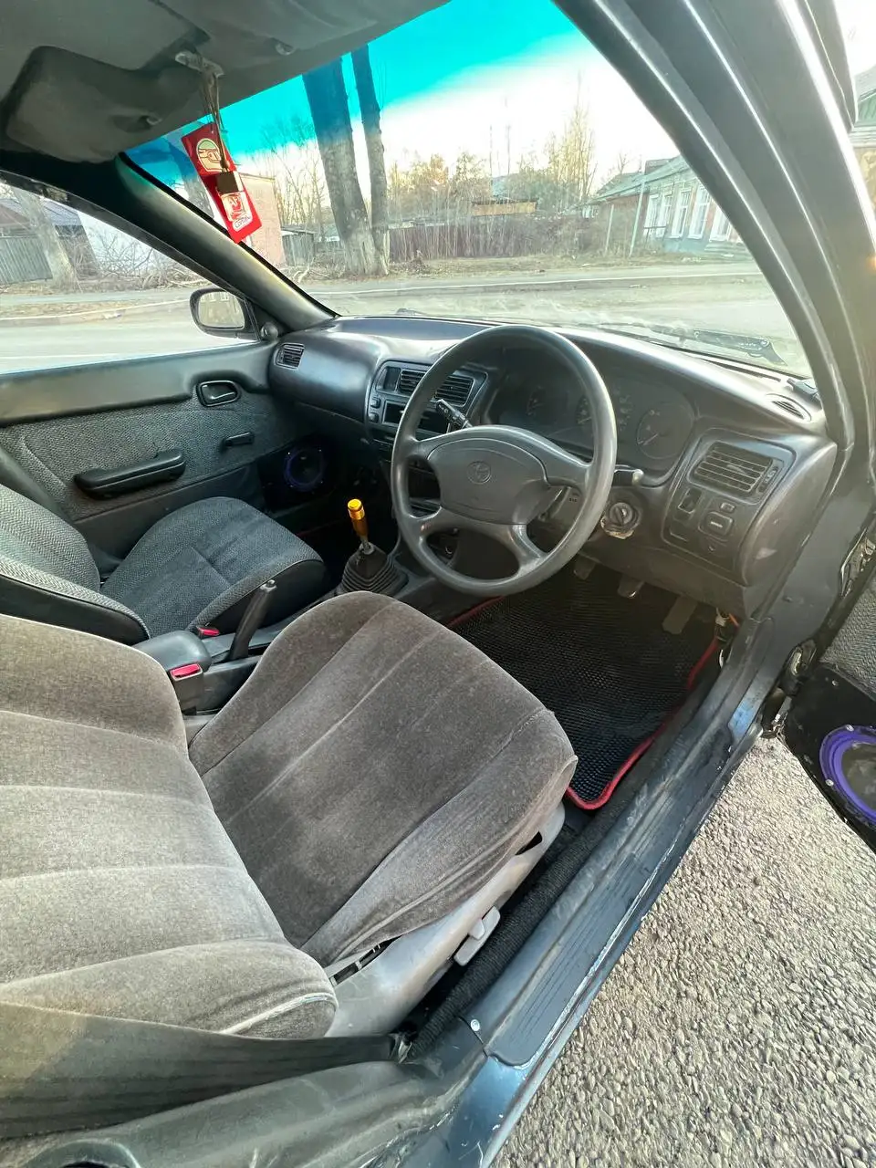 Toyota Corolla 1.3, механика, полный ход, чистые документы - Легковые автомобили (Авто) в Иркутск