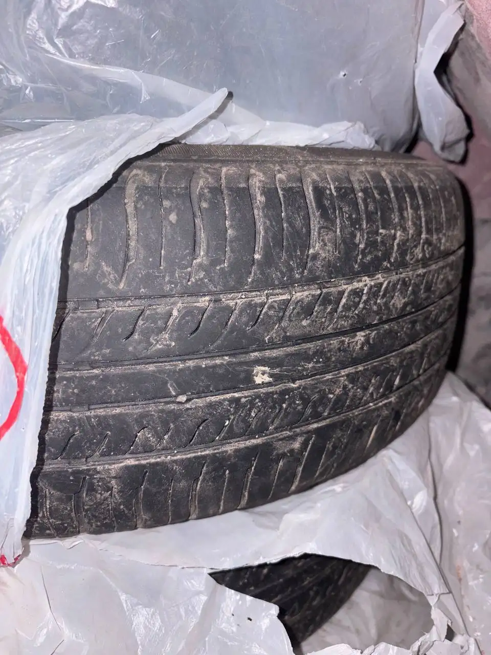 Продажа летних шин после 2 сезонов эксплуатации - Шины и диски (Авто) в Иркутск