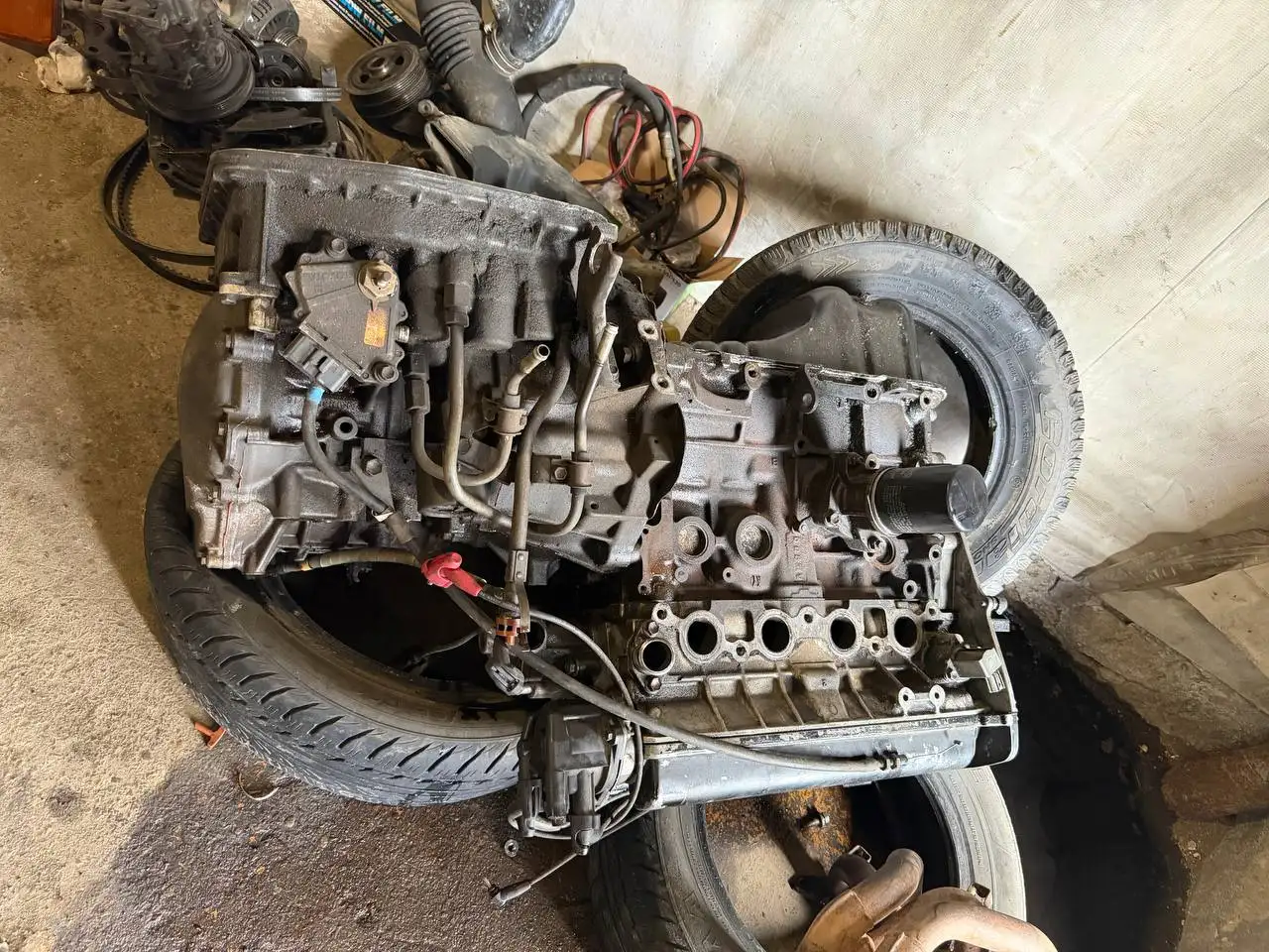 Продам мотор 4A-GE с коробкой в сборе, стучит - Запчасти и аксессуары (Авто) в Иркутск