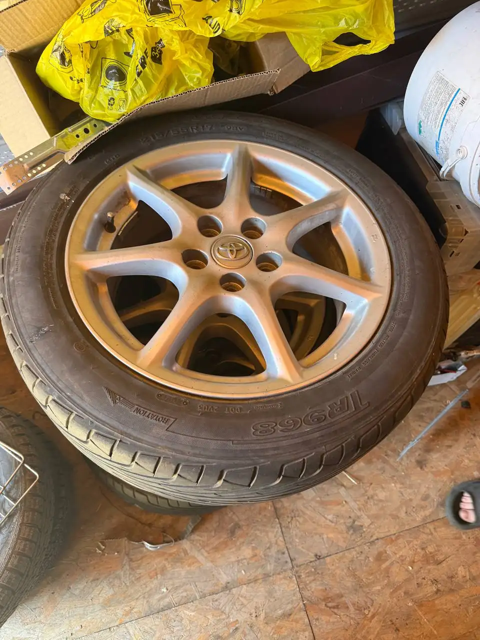 Продам колеса 17/215/55 с дисками Toyota - Шины и диски (Авто) в Иркутск