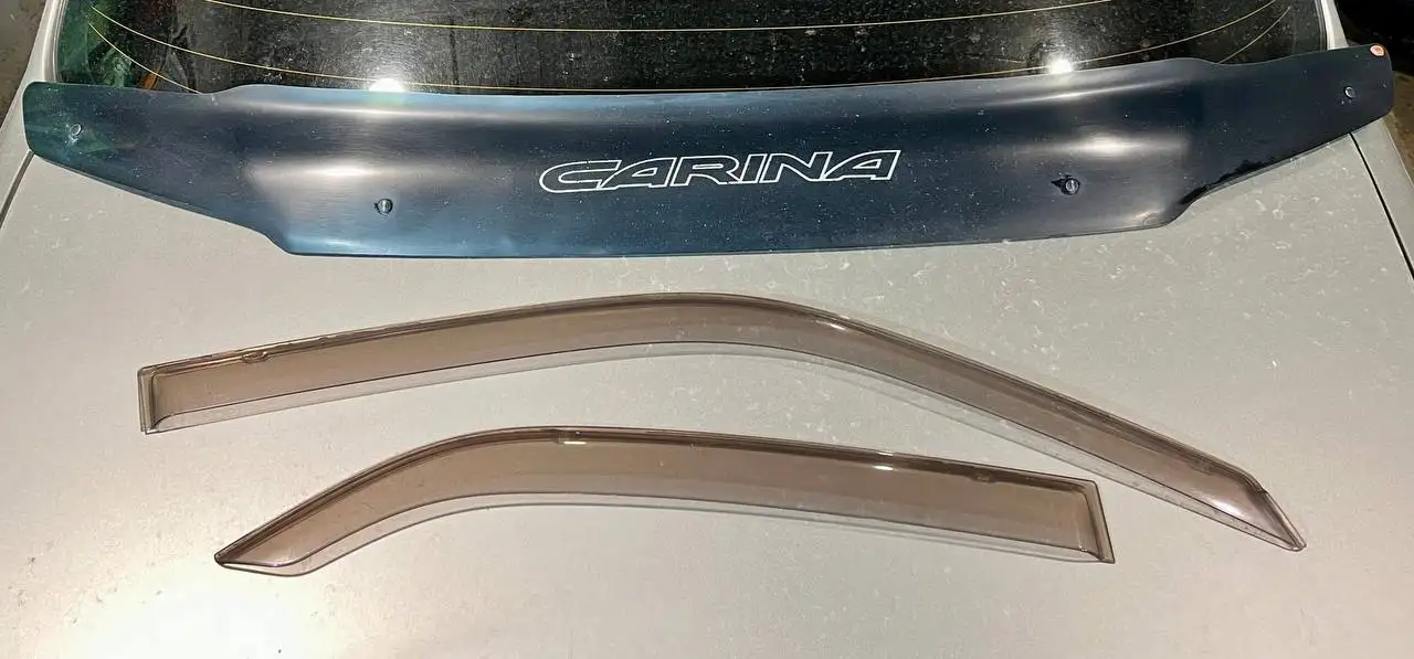 Мухобойка и ветровики Toyota Carina - Кузовные запчасти (Запчасти) в Иркутск