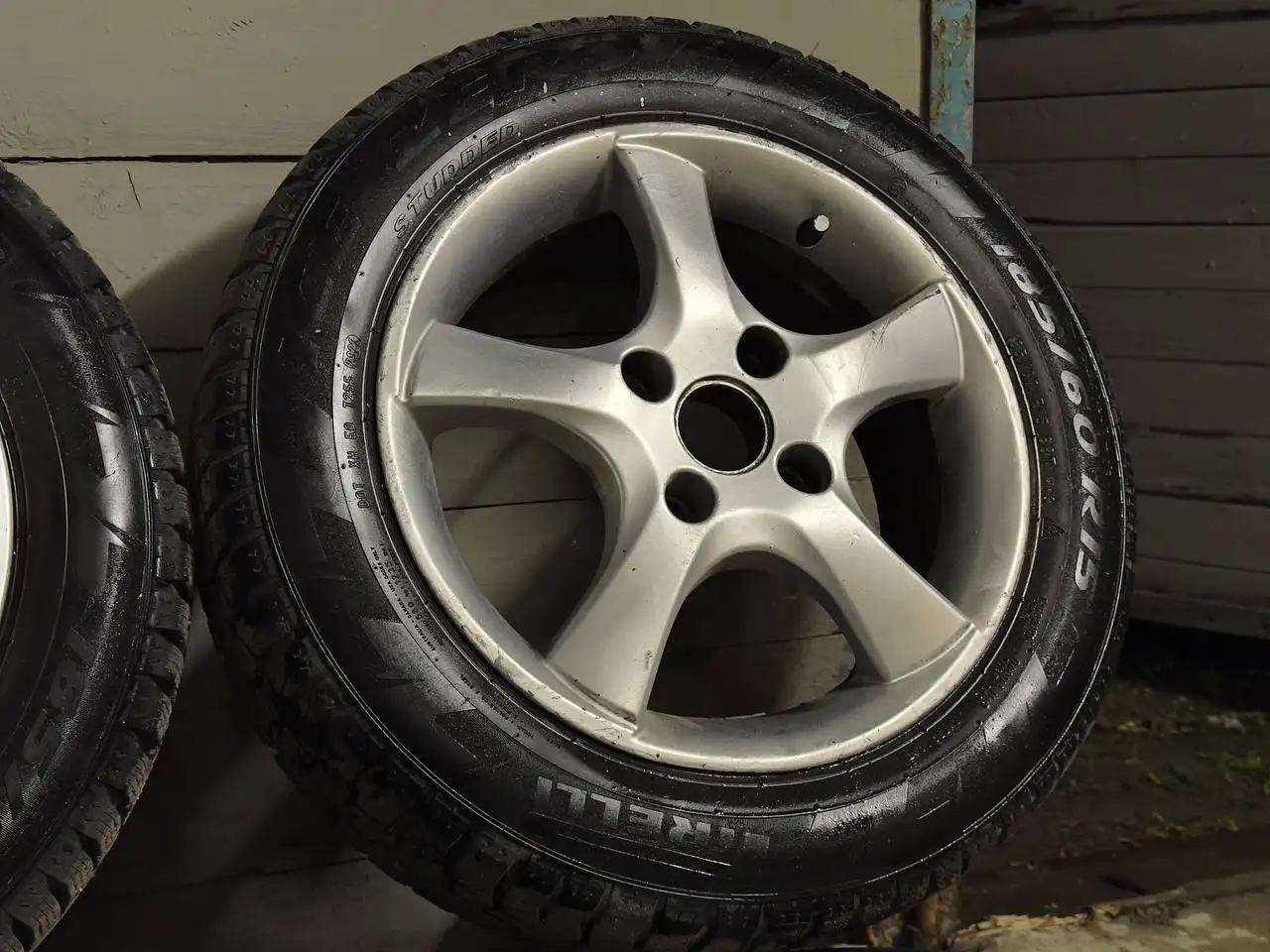 Литые диски с зимней резиной Pirelli на Mitsubishi Lancer 9 - Диски и шины (Авто) в Иркутск