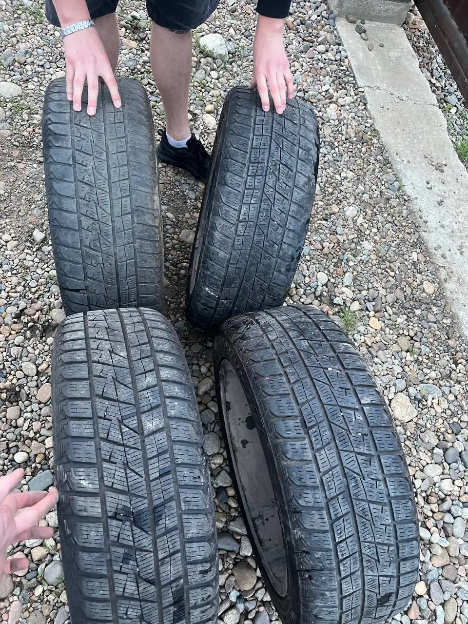 Резина зима 215/50 R17 - Шины (Авто) в Иркутск