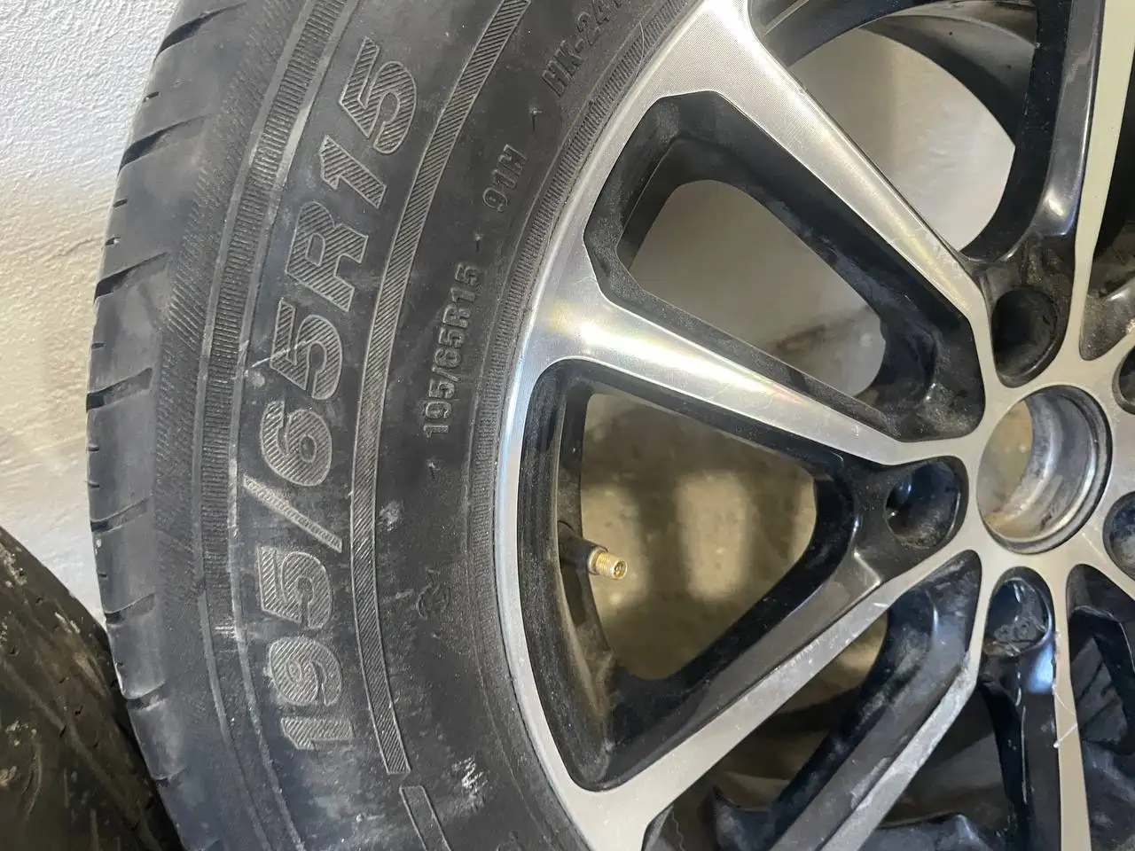 Продам диски на летней резине от Audi - Диски и шины (Авто) в Иркутск