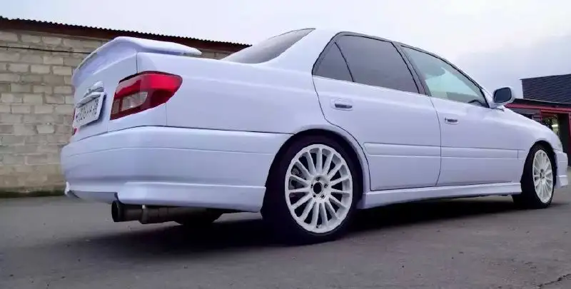 Обвес и козырек на Toyota Carina - Запчасти и аксессуары (Авто) в Иркутск