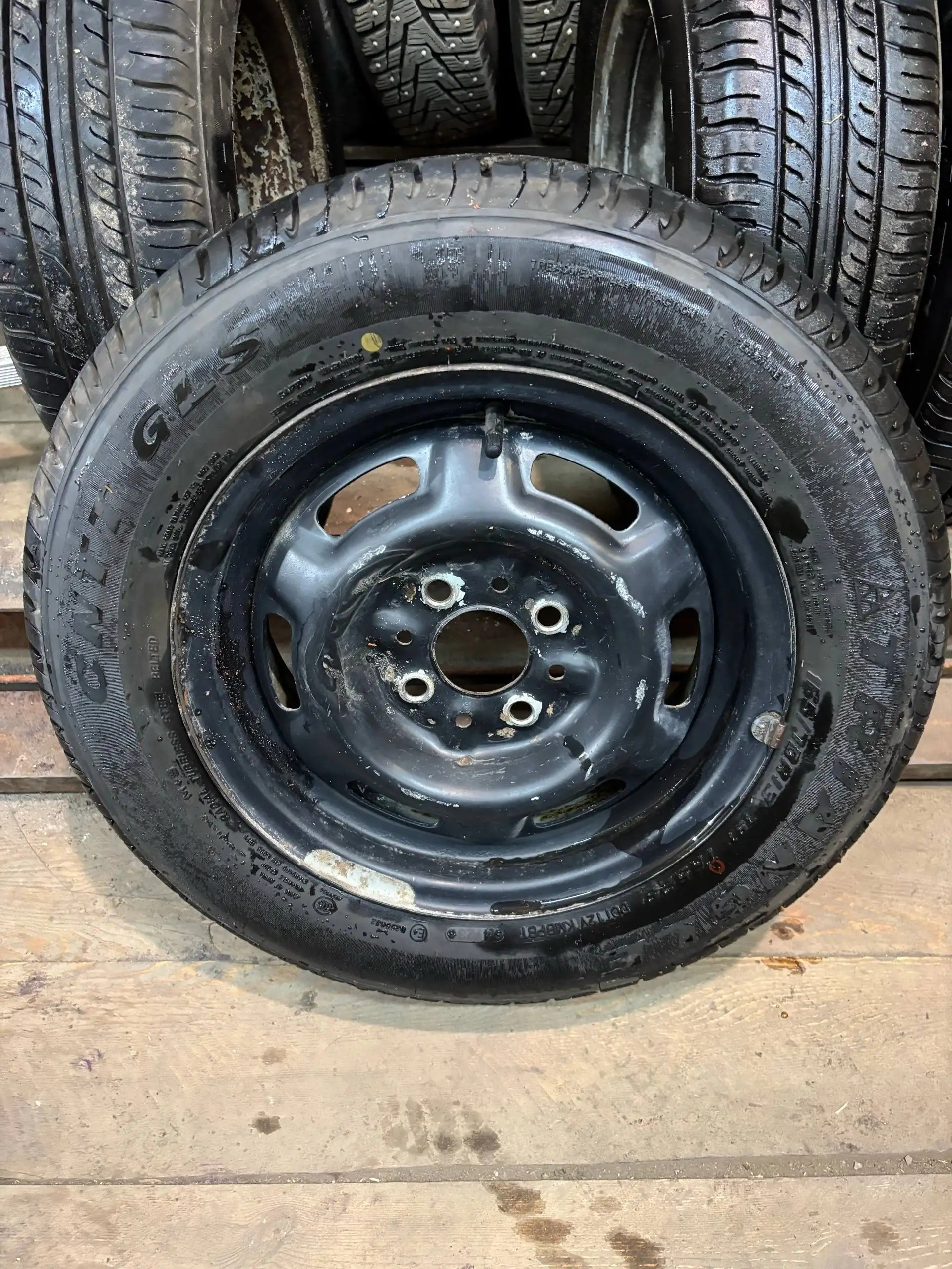 Продам комплект колес R13 - Шины (Авто) в Иркутск
