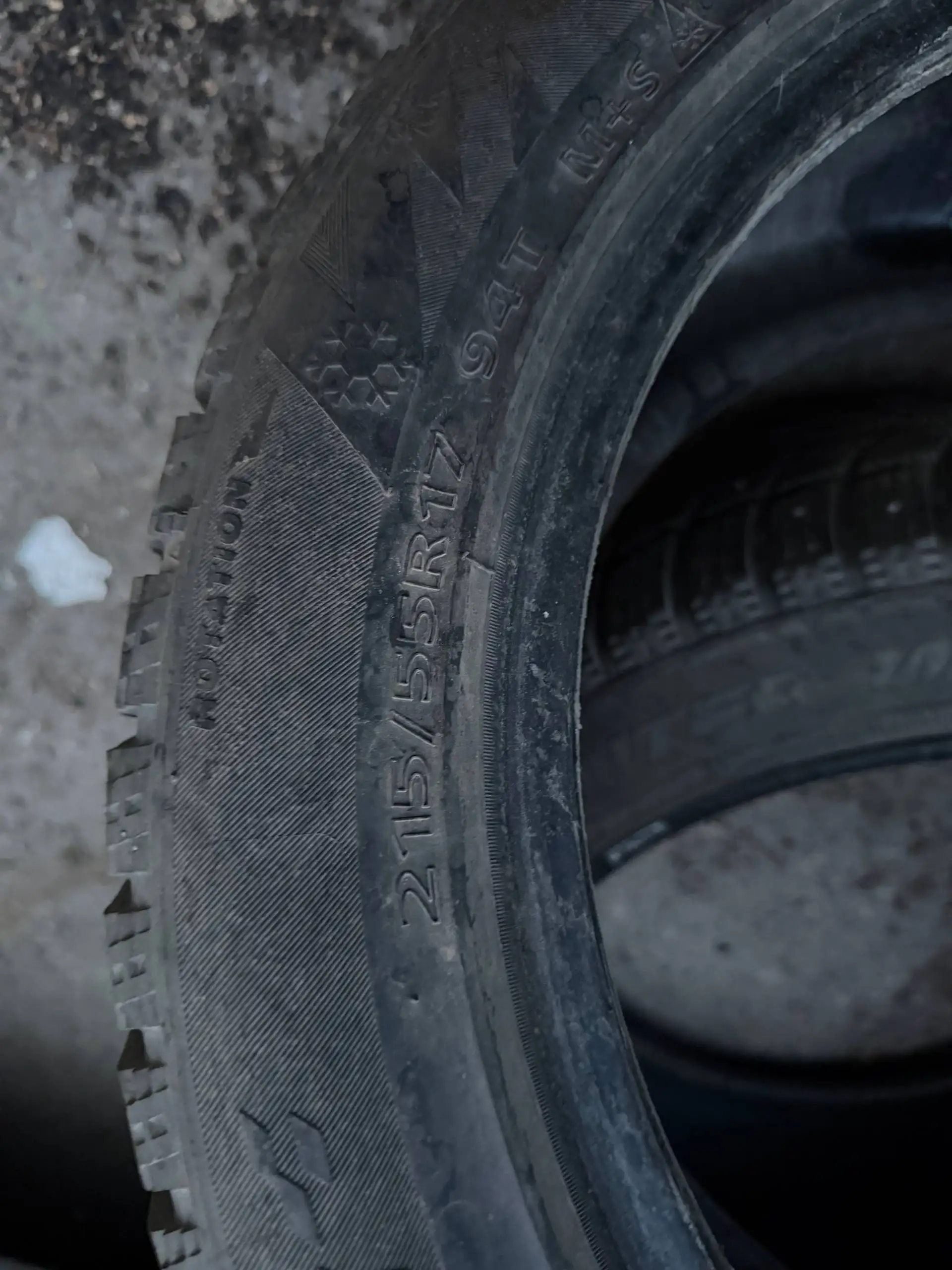 Продам зимнюю шипованную резину 215/55 R17 - Шины и диски (Авто) в Иркутск