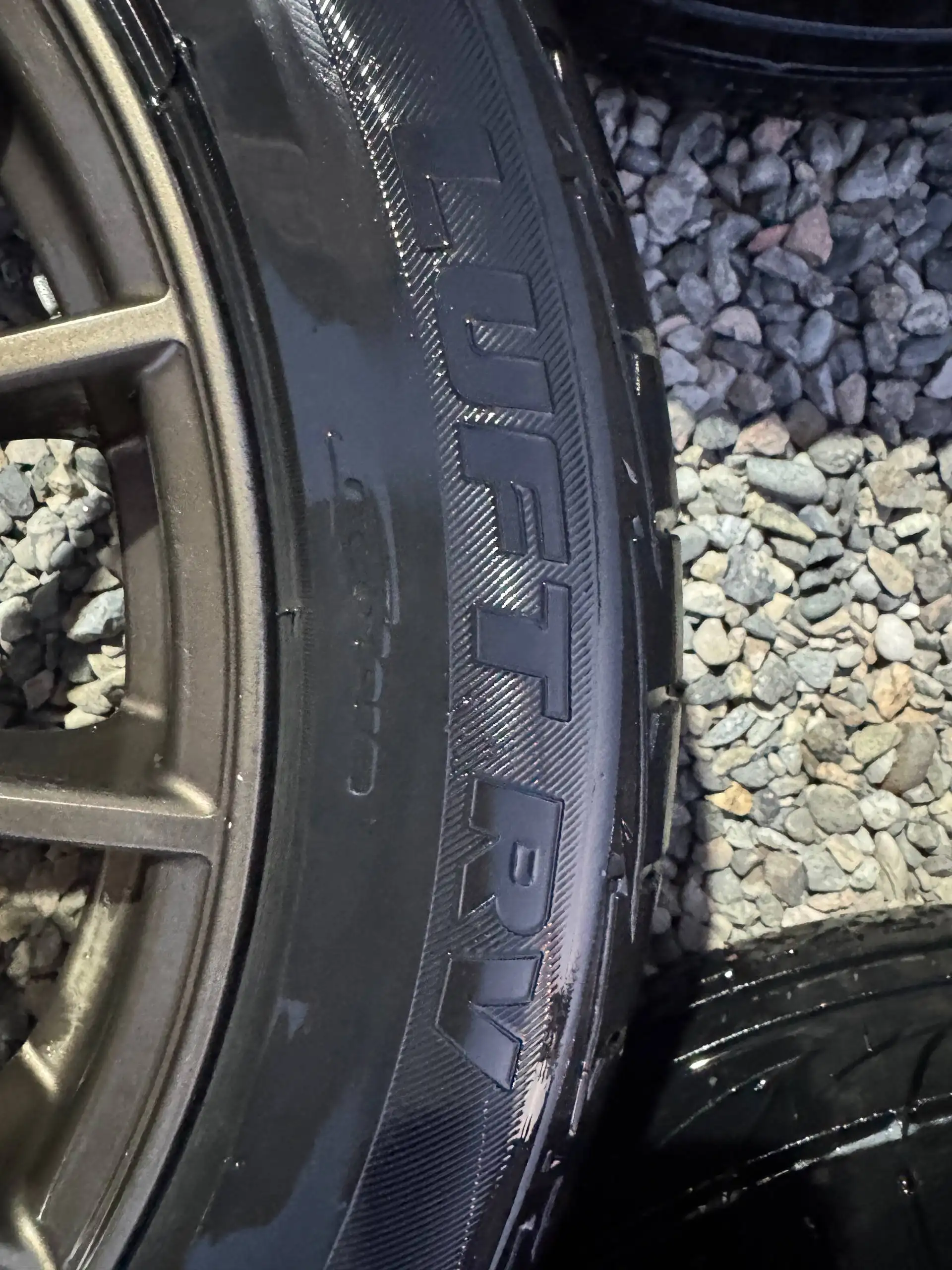 Продам комплект колес Hot Stuff Cross X Bridgestone LUFT RV - Шины и диски (Авто) в Иркутск