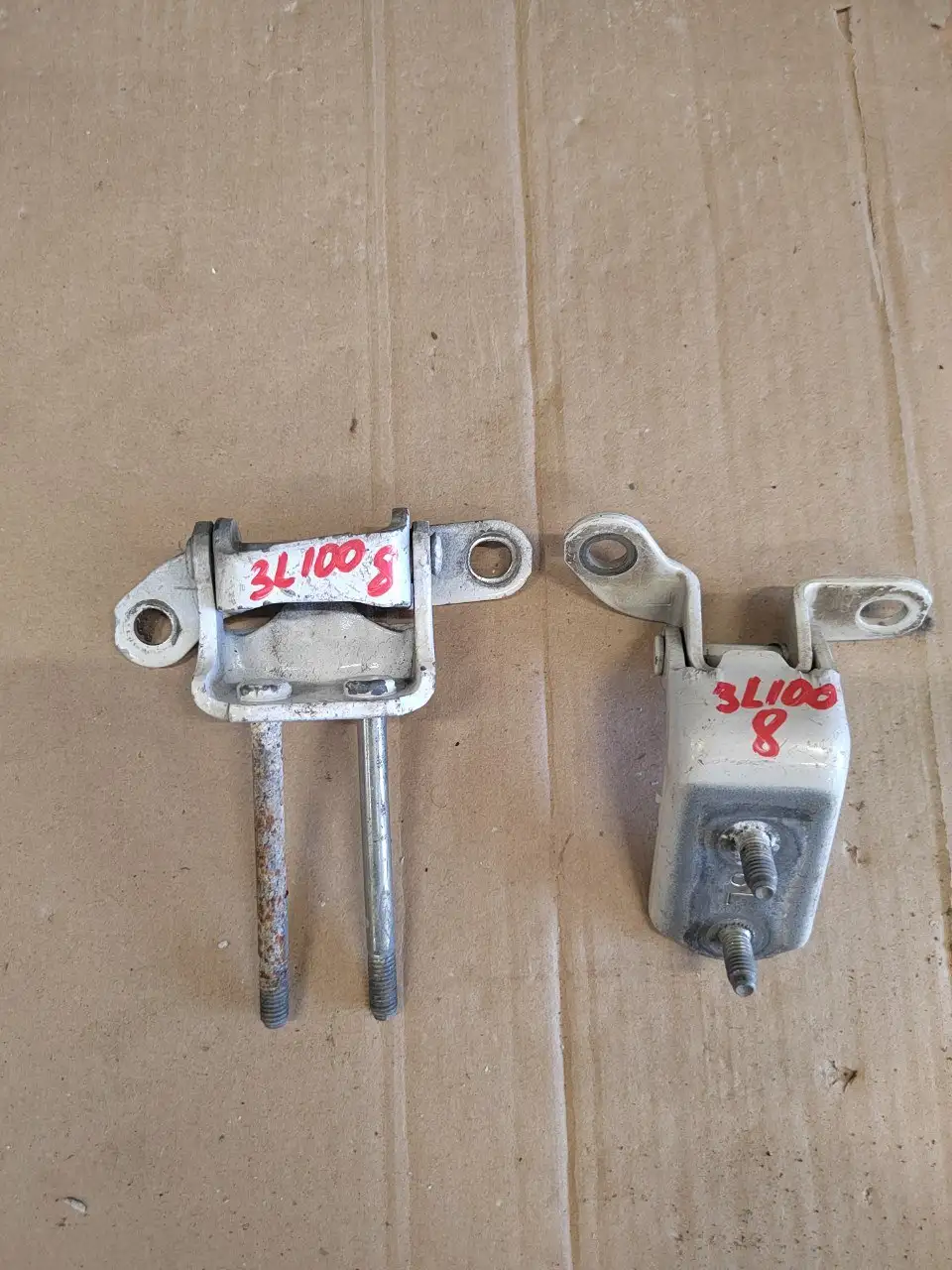 Продам петли задней двери для Mark/Chaser/Cresta - Кузовные детали (Запчасти) в Иркутск